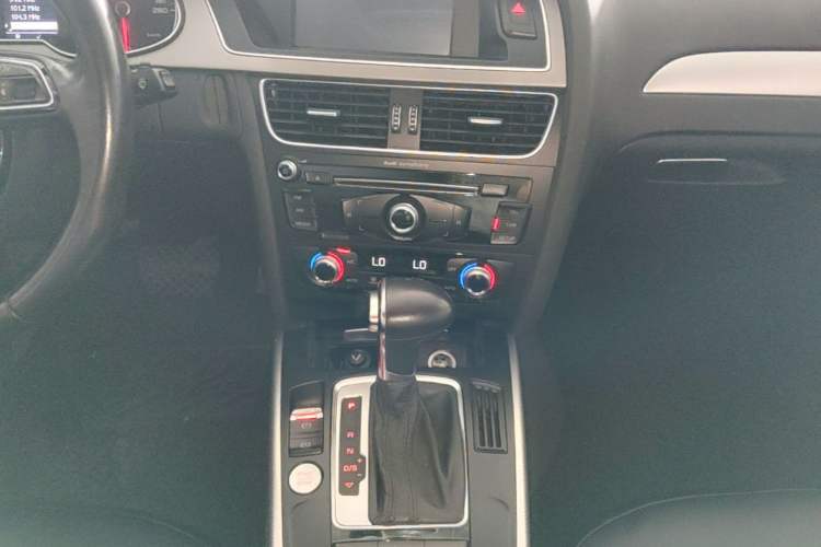 Used Audi A4L 2016 35 TFSI Collector's Edition Automatic Standard Model Audio And AC Panel