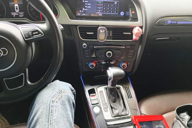 Used Audi A4L 2016 35 TFSI Automatic Standard Model Audio And AC Panel