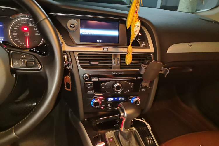 Used Audi A4L 2016 35 TFSI Collector's Edition Automatic Standard Model Audio And AC Panel