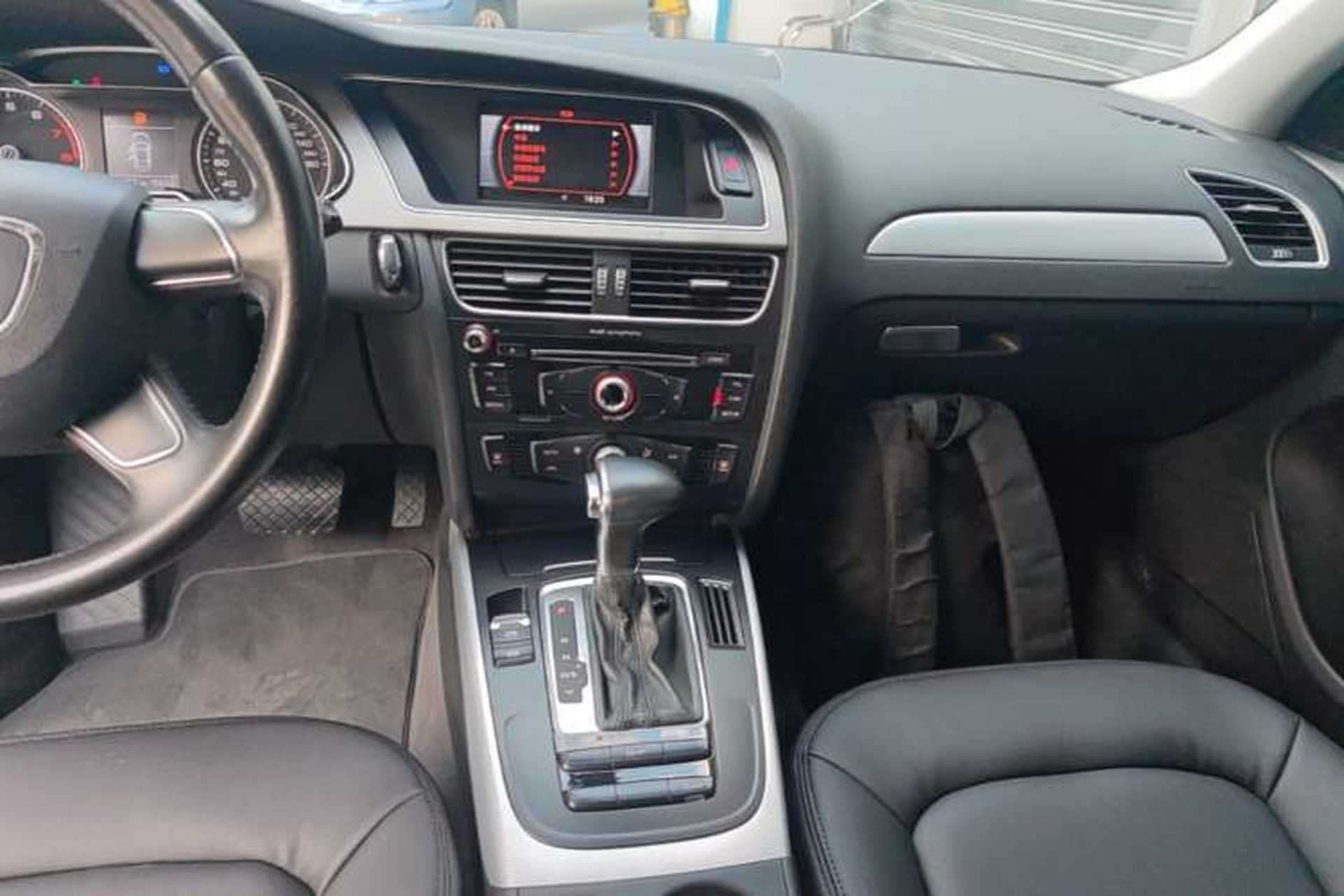 Used Audi A4L 2016 30 TFSI Collector's Edition Automatic Comfort Model Audio And AC Panel
