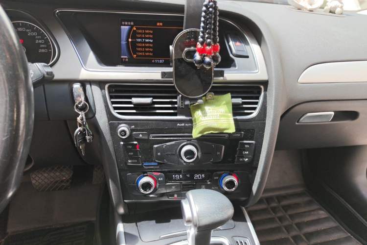 Used Audi A4L 2016 35 TFSI Automatic Comfort Model Audio And AC Panel