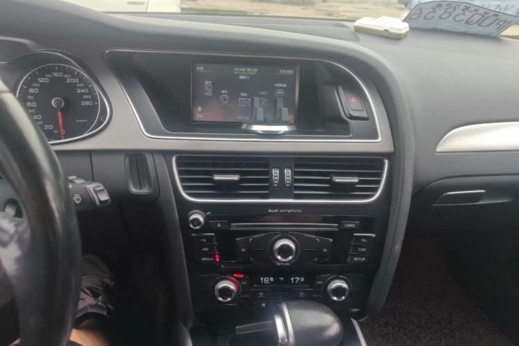 Used Audi A4L 2016 35 TFSI Collector's Edition Automatic Standard Model Audio And AC Panel