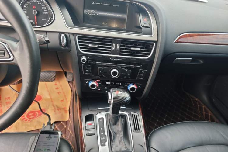 Used Audi A4L 2016 35 TFSI Automatic Comfort Model Audio And AC Panel