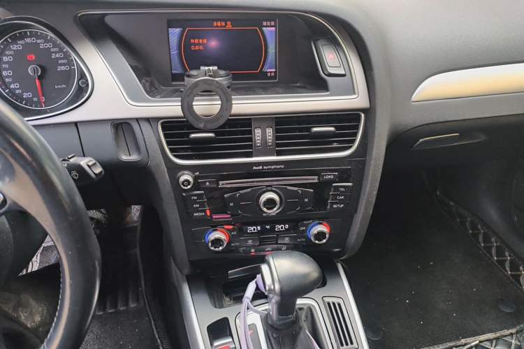 Used Audi A4L 2016 35 TFSI Collector's Edition Automatic Standard Model Audio And AC Panel