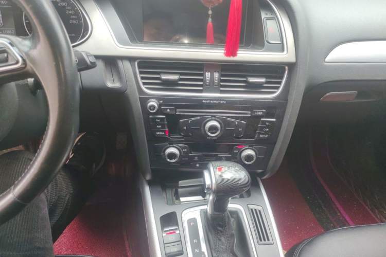 Used Audi A4L 2016 35 TFSI Collector's Edition Automatic Standard Model Audio And AC Panel