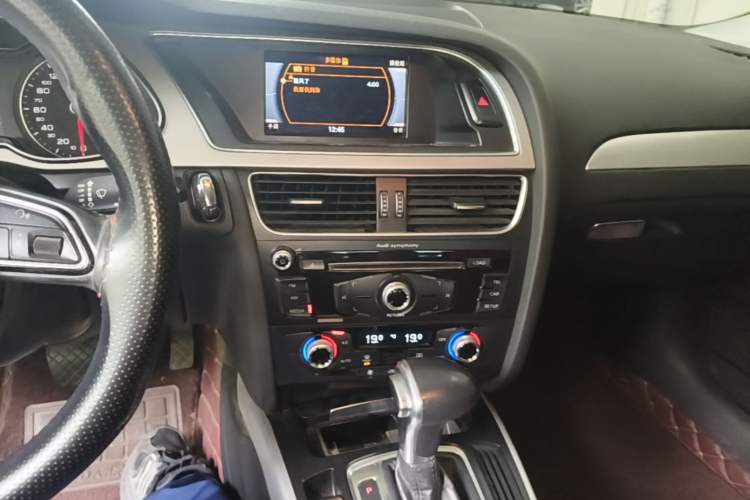 Used Audi A4L 2016 35 TFSI Collector's Edition Automatic Standard Model Audio And AC Panel