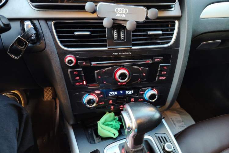 Used Audi A4L 2016 35 TFSI Automatic Standard Model Audio And AC Panel