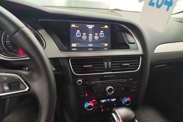 Used Audi A4L 2016 35 TFSI Collector's Edition Automatic Standard Model Audio And AC Panel