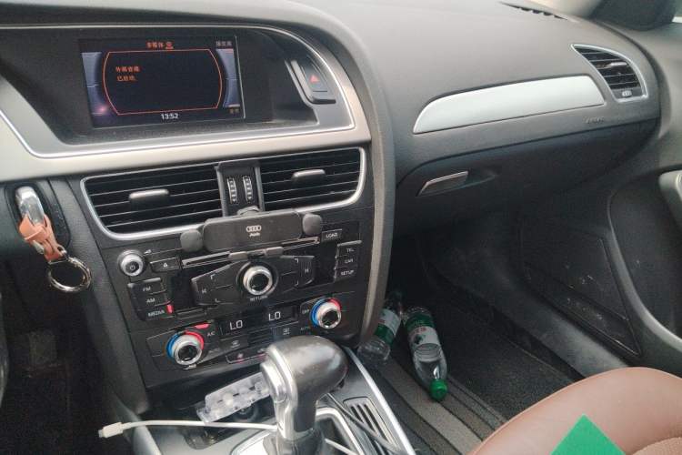 Used Audi A4L 2016 35 TFSI Automatic Standard Model Audio And AC Panel