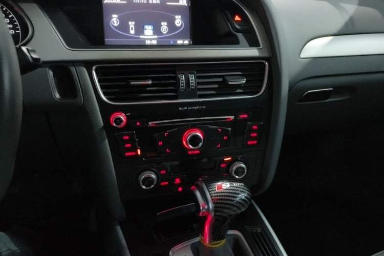 Used Audi A4L 2016 35 TFSI Collector's Edition Automatic Standard Model Audio And AC Panel