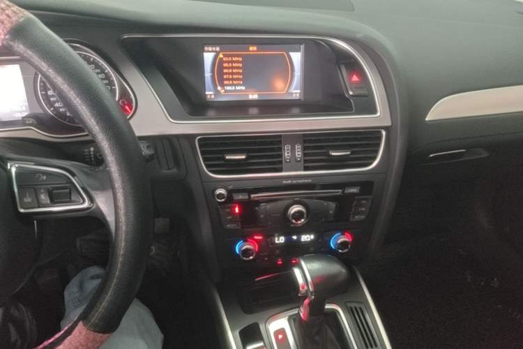 Used Audi A4L 2016 35 TFSI Collector's Edition Automatic Standard Model Audio And AC Panel