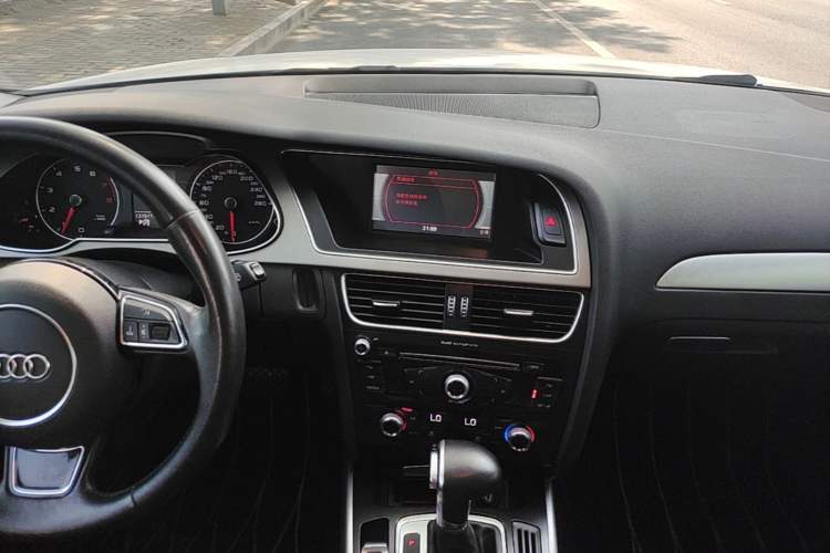 Used Audi A4L 2016 35 TFSI Collector's Edition Automatic Standard Model Audio And AC Panel