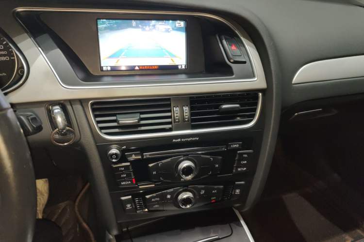 Used Audi A4L 2016 30 TFSI Collector's Edition Automatic Comfort Model Audio And AC Panel