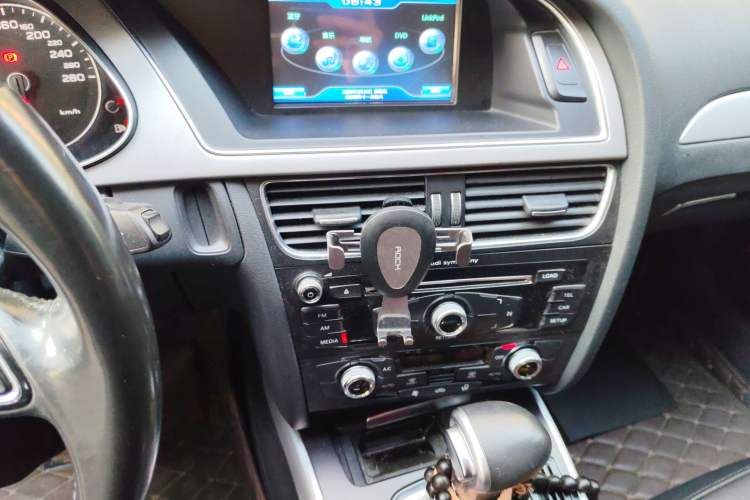 Used Audi A4L 2016 35 TFSI Automatic Standard Model Audio And AC Panel