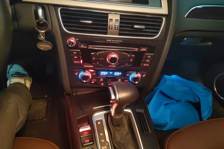 Used Audi A4L 2016 35 TFSI Automatic Sport Edition Audio And AC Panel