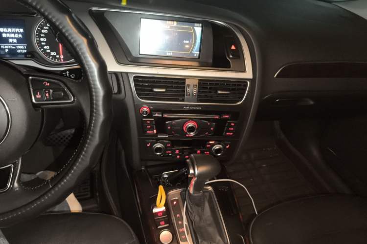 Used Audi A4L 2016 35 TFSI Collector's Edition Automatic Standard Model Audio And AC Panel