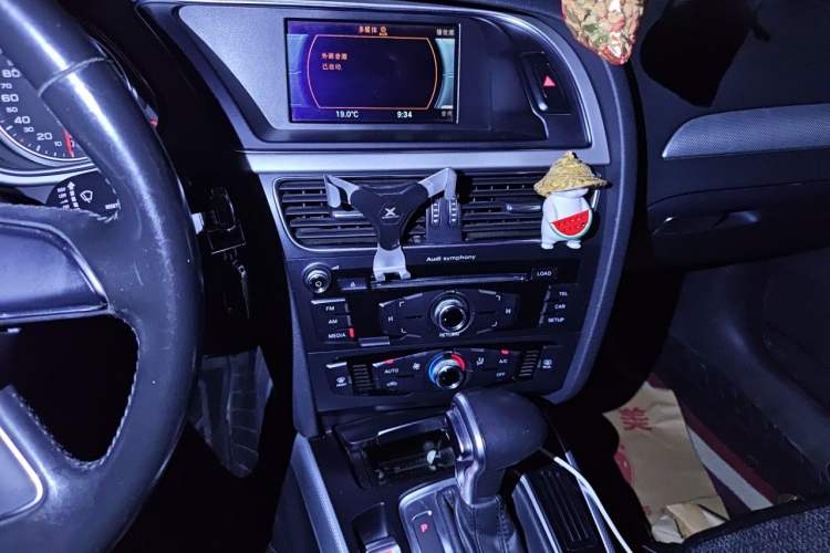 Used Audi A4L 2016 30 TFSI Collector's Edition Automatic Comfort Model Audio And AC Panel