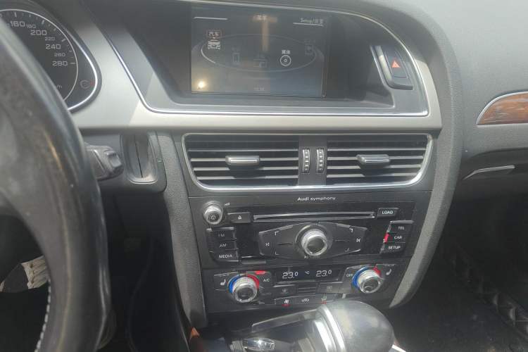 Used Audi A4L 2016 35 TFSI Automatic Comfort Model Audio And AC Panel