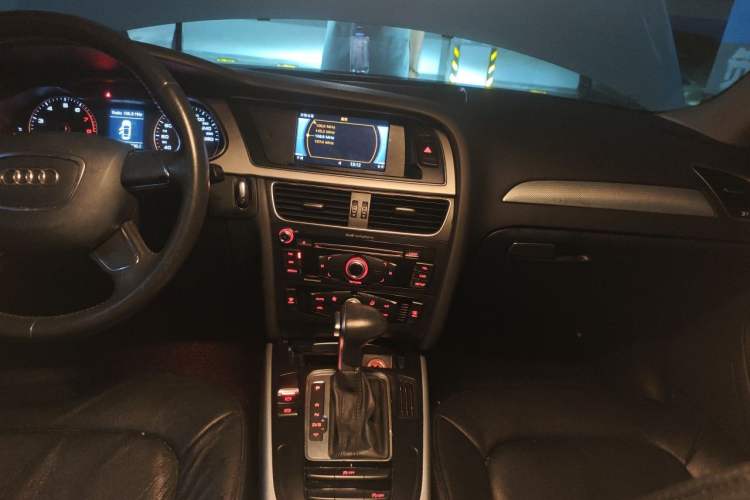 Used Audi A4L 2016 30 TFSI Automatic Comfort Model Audio And AC Panel