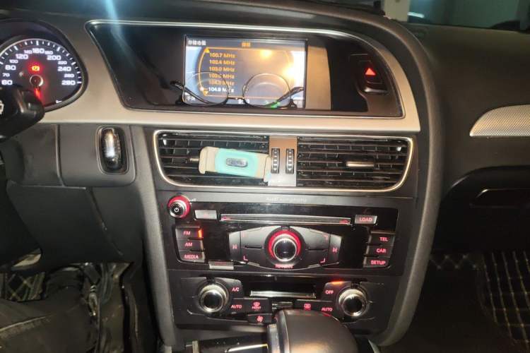 Used Audi A4L 2016 35 TFSI Collector's Edition Automatic Standard Model Audio And AC Panel