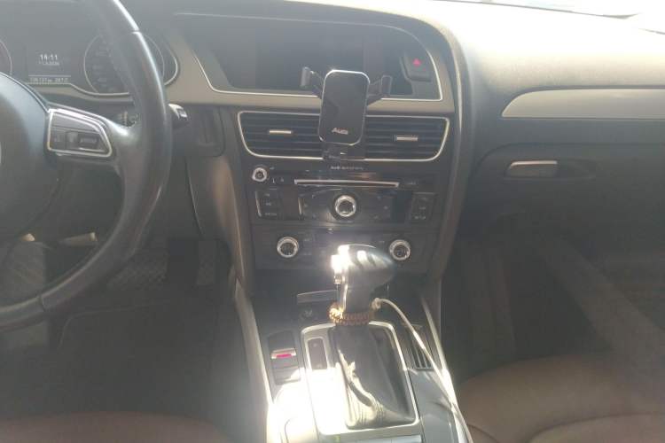 Used Audi A4L 2016 35 TFSI Collector's Edition Automatic Standard Model Audio And AC Panel