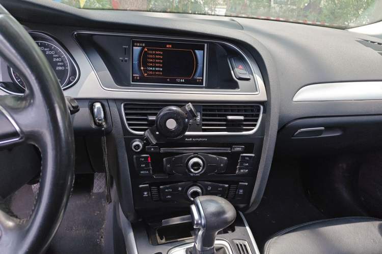 Used Audi A4L 2016 30 TFSI Collector's Edition Automatic Comfort Model Audio And AC Panel