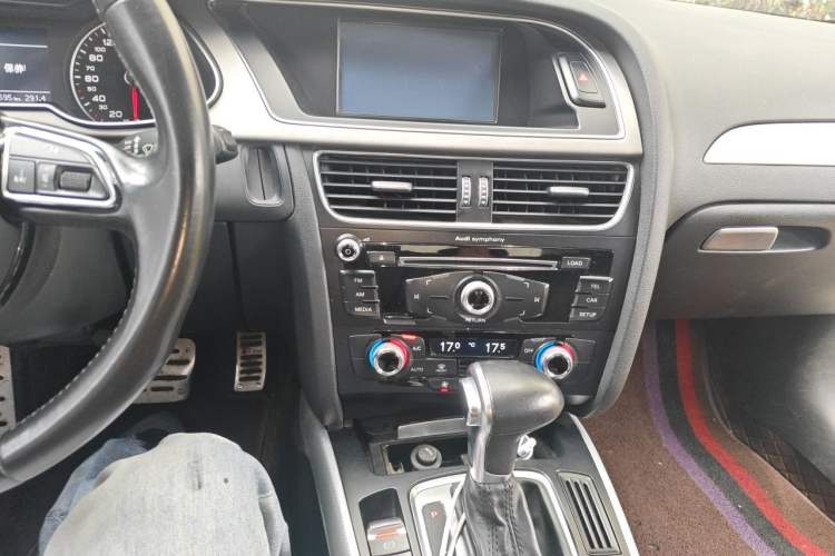 Used Audi A4L 2016 35 TFSI Collector's Edition Automatic Standard Model Audio And AC Panel