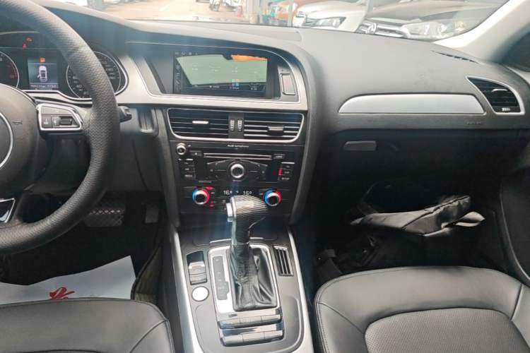 Used Audi A4L 2016 35 TFSI Collector's Edition Automatic Standard Model Audio And AC Panel
