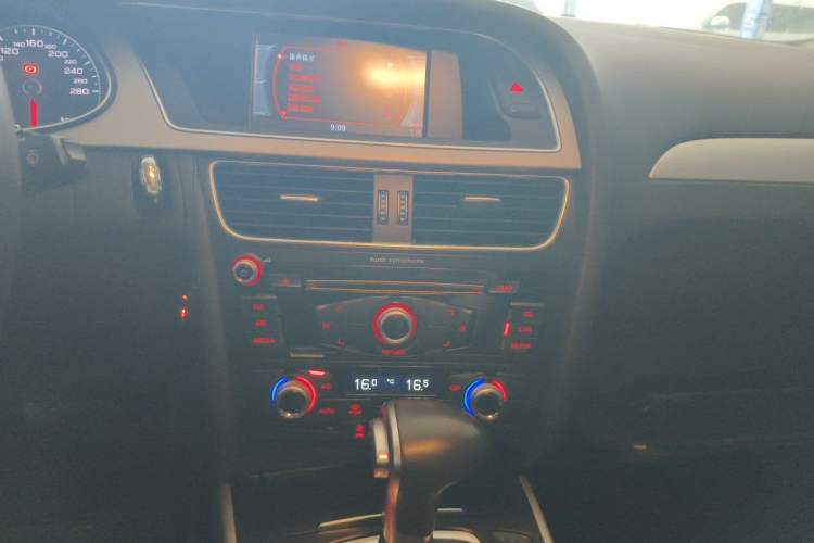 Used Audi A4L 2016 35 TFSI Collector's Edition Automatic Standard Model Audio And AC Panel