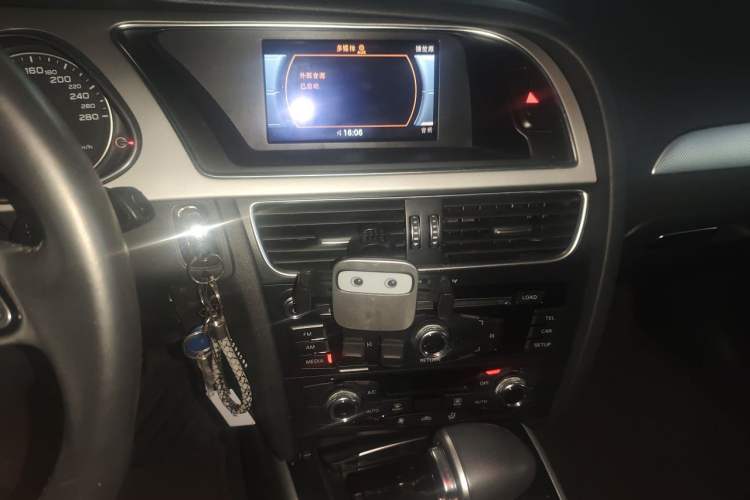 Used Audi A4L 2016 35 TFSI Collector's Edition Automatic Standard Model Audio And AC Panel