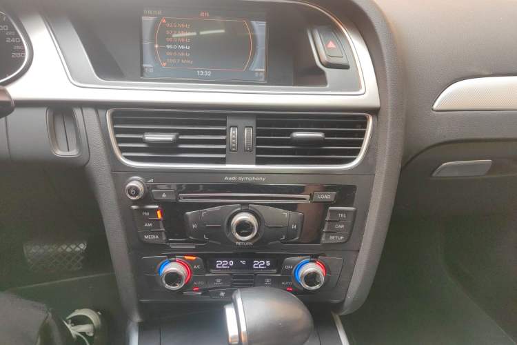 Used Audi A4L 2016 35 TFSI Collector's Edition Automatic Standard Model Audio And AC Panel