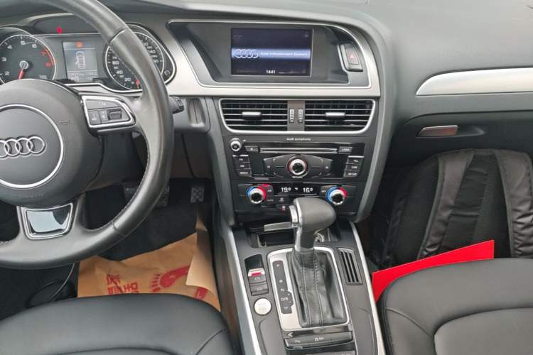 Used Audi A4L 2016 35 TFSI Collector's Edition Automatic Standard Model Audio And AC Panel