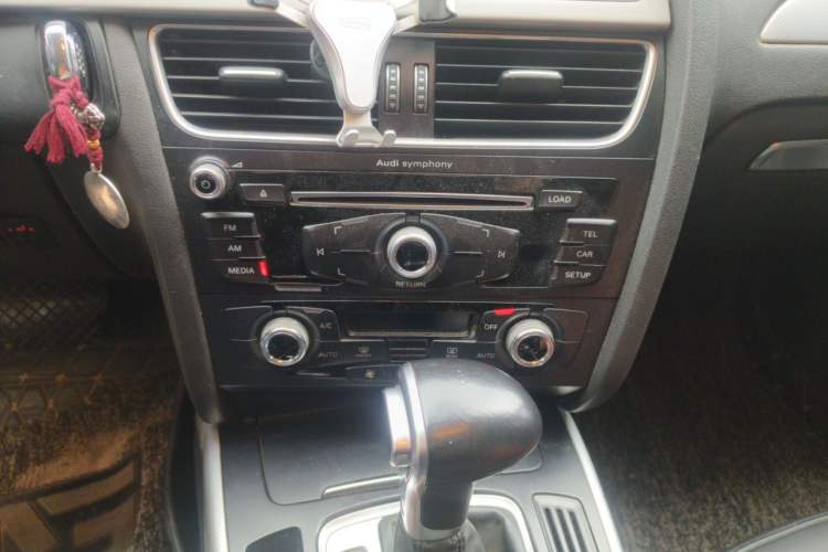 Used Audi A4L 2016 35 TFSI Automatic Standard Model Audio And AC Panel