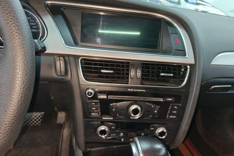 Used Audi A4L 2016 35 TFSI Automatic Standard Model Audio And AC Panel