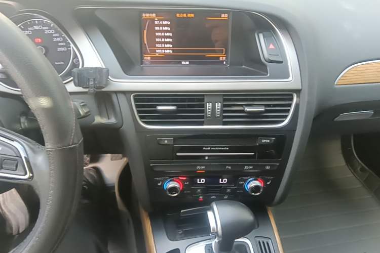 Used Audi A4L 2016 35 TFSI Collection Edition S line Luxury Model Audio And AC Panel