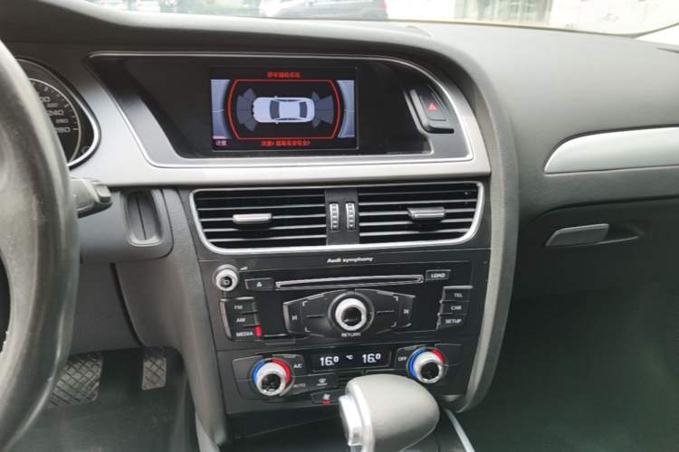 Used Audi A4L 2016 35 TFSI Collector's Edition Automatic Standard Model Audio And AC Panel