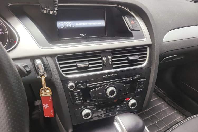 Used Audi A4L 2016 35 TFSI Automatic Standard Model Audio And AC Panel