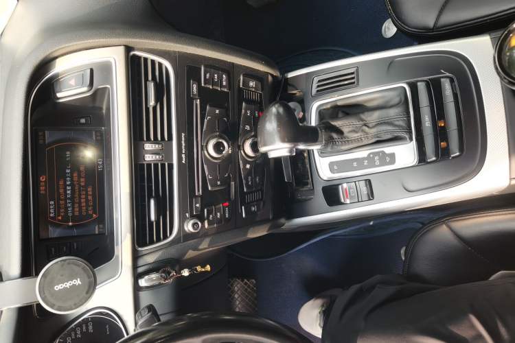 Used Audi A4L 2016 30 TFSI Collector's Edition Automatic Comfort Model Audio And AC Panel