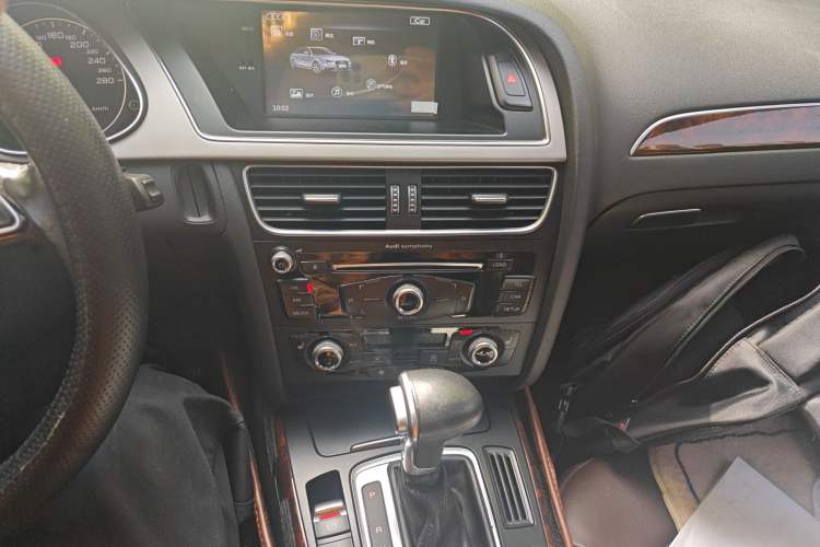 Used Audi A4L 2016 35 TFSI Collection Edition S line Comfort Model Audio And AC Panel