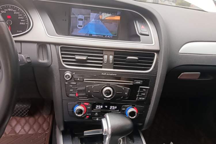 Used Audi A4L 2016 35 TFSI Collector's Edition Automatic Standard Model Audio And AC Panel