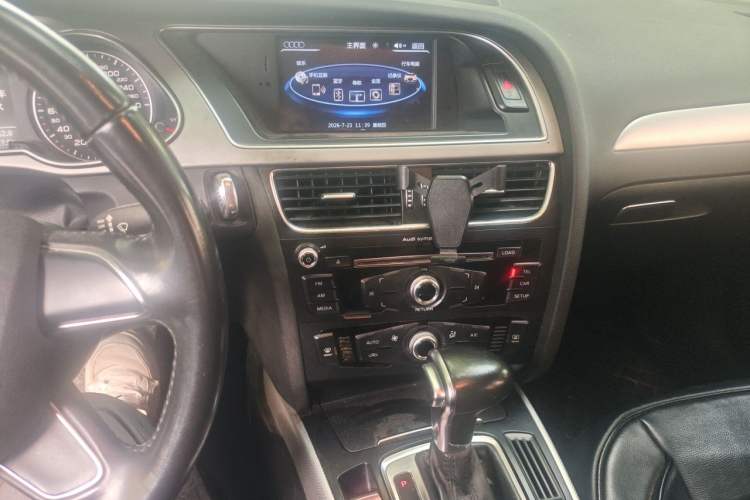 Used Audi A4L 2016 30 TFSI Collector's Edition Automatic Comfort Model Audio And AC Panel