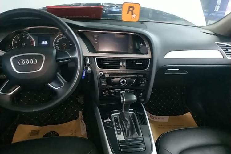 Used Audi A4L 2016 30 TFSI Collector's Edition Automatic Comfort Model Audio And AC Panel