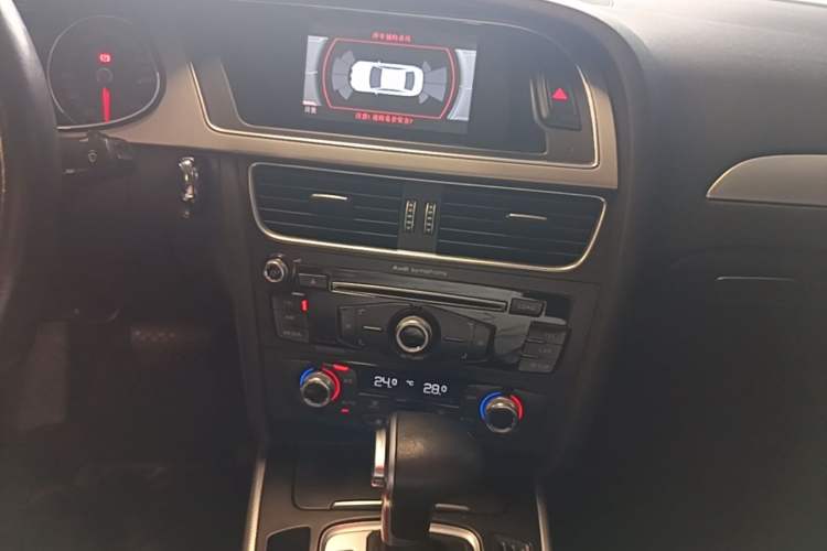 Used Audi A4L 2016 35 TFSI Automatic Standard Model Audio And AC Panel