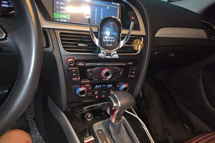 Used Audi A4L 2016 35 TFSI Collector's Edition Automatic Standard Model Audio And AC Panel