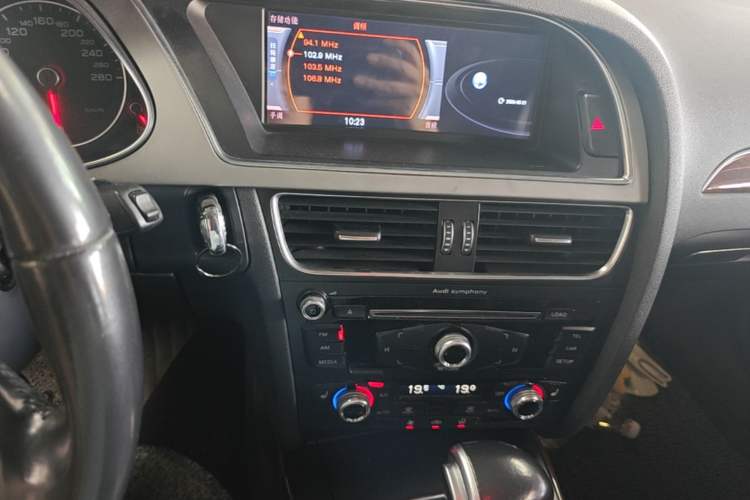 Used Audi A4L 2016 35 TFSI Automatic Comfort Model Audio And AC Panel