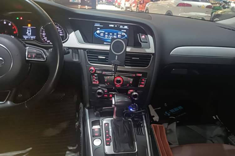 Used Audi A4L 2016 35 TFSI Collector's Edition Automatic Standard Model Audio And AC Panel