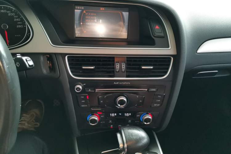 Used Audi A4L 2016 35 TFSI Collector's Edition Automatic Standard Model Audio And AC Panel