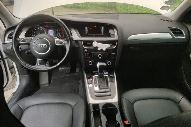 Used Audi A4L 2016 35 TFSI Collector's Edition Automatic Standard Model Center Console