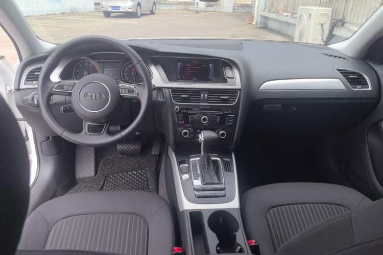 Used Audi A4L 2016 35 TFSI Collector's Edition Automatic Standard Model Center Console