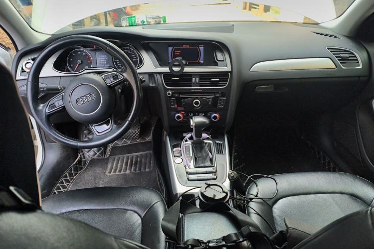 Used Audi A4L 2016 35 TFSI Collector's Edition Automatic Standard Model Center Console